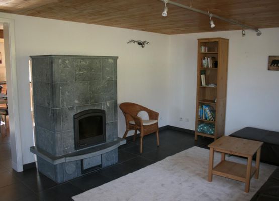 Wohnzimmer mit Specksteinofen