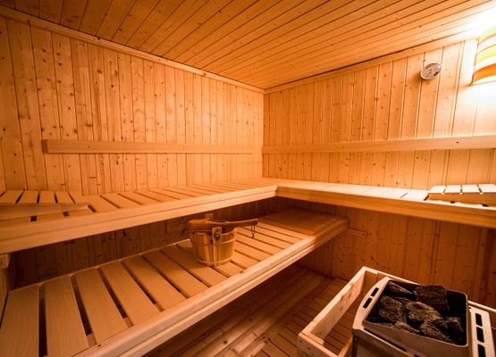 geräumige und gemütliche finnische Sauna zum Entspannen