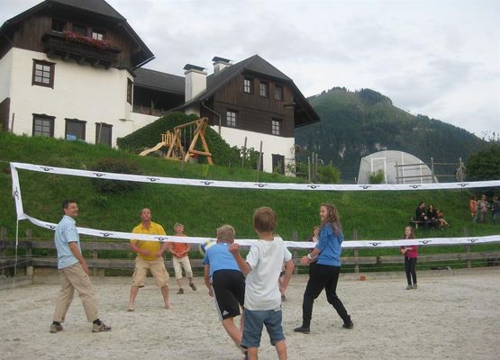 Volleyballspielen beim Landhaus Seebacher