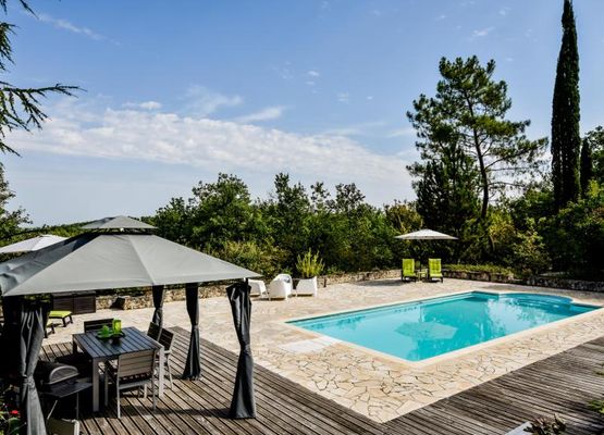 Wunderschön gelegenes Ferienhaus mit privatem Schwimmbad
