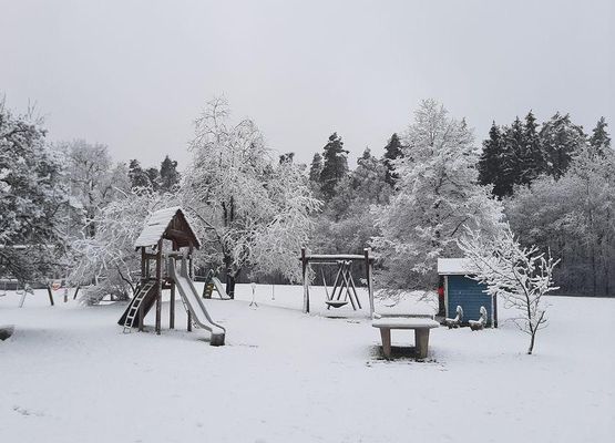 Spielplatz im Schnee